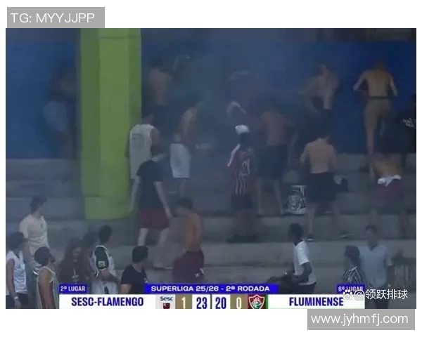 亚眠与里尔比赛因意外事件中断球迷反应热烈引发热议 亚眠与里尔比赛因意外事件中断球迷反应热烈引发热议