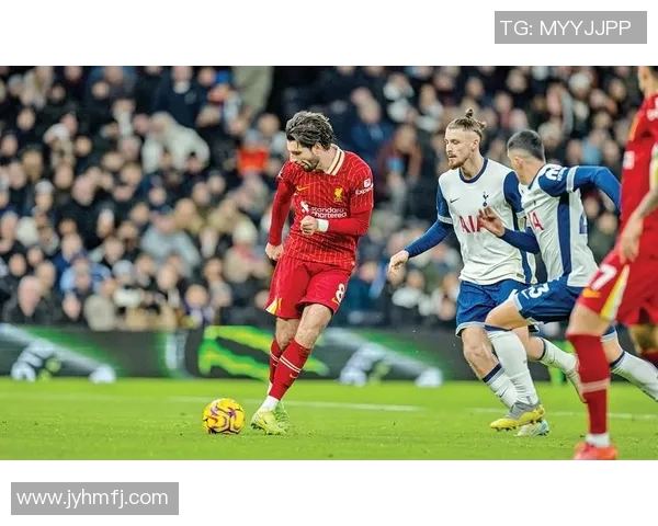 巴萨与热刺全场精彩对决回顾球迷热情高涨的比赛瞬间分析