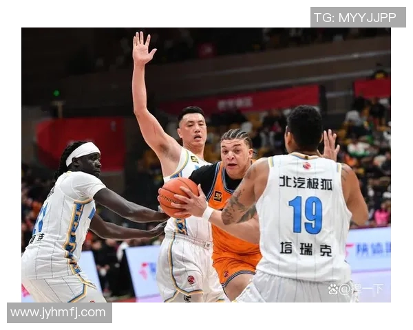 2019年CBA山东队与新疆队激战回顾精彩瞬间与赛场亮点分析