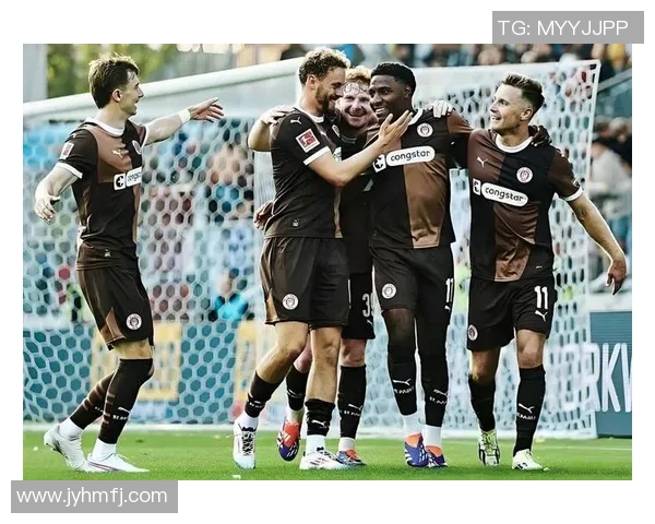 红星队与霍芬海姆的激烈对决展现足球魅力与团队精神的巅峰时刻